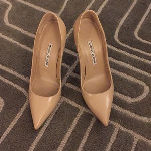 Nude pumps